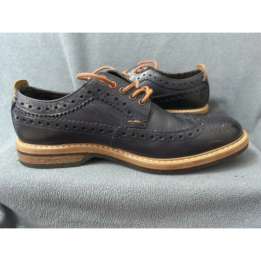 Clarks traditional wingtip